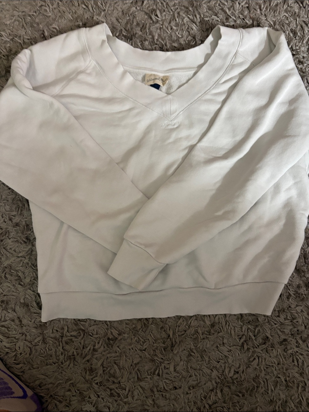 Universal Thread Women's White V-Neck Sweater